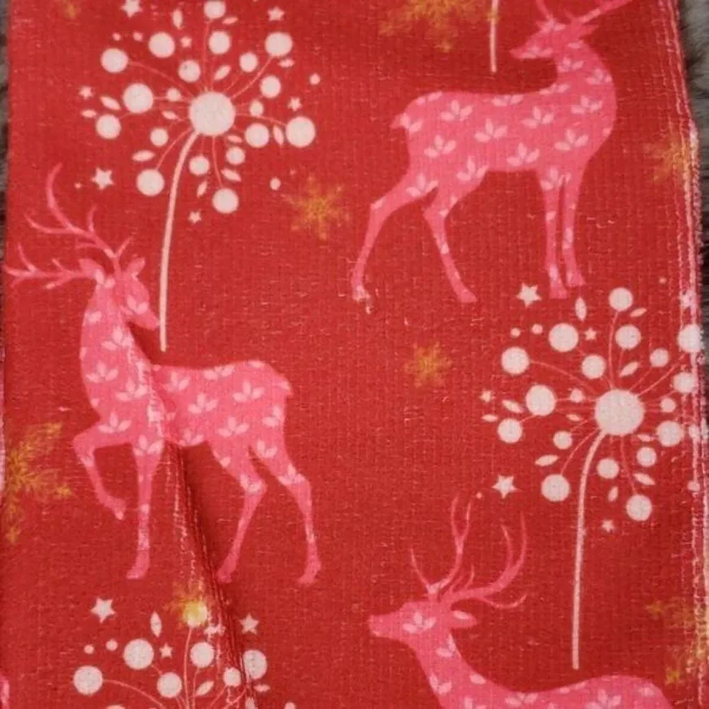 Merry Brite Red Reindeer Microfiber Towels‎
